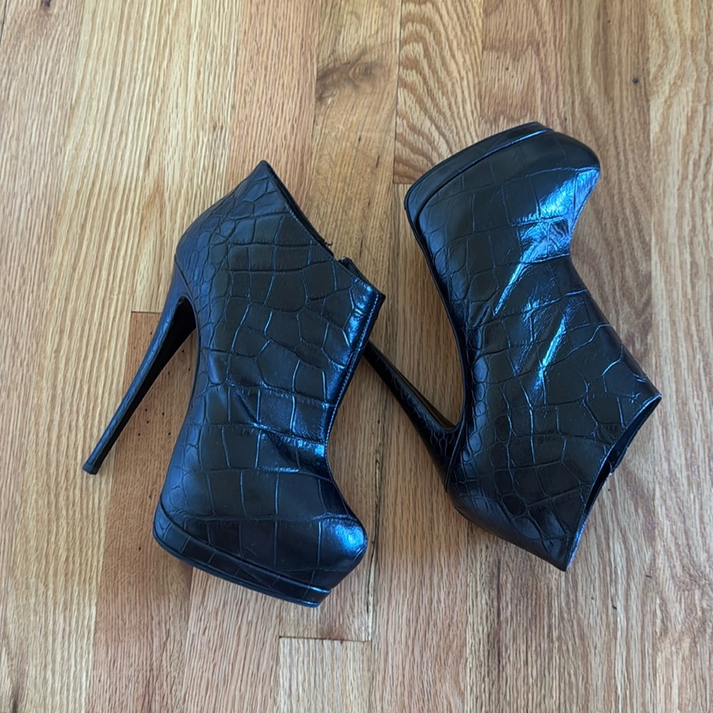 Authentic- Giuseppe Zanotti Platform Booties in Color black croc Size, 39 (9 US)